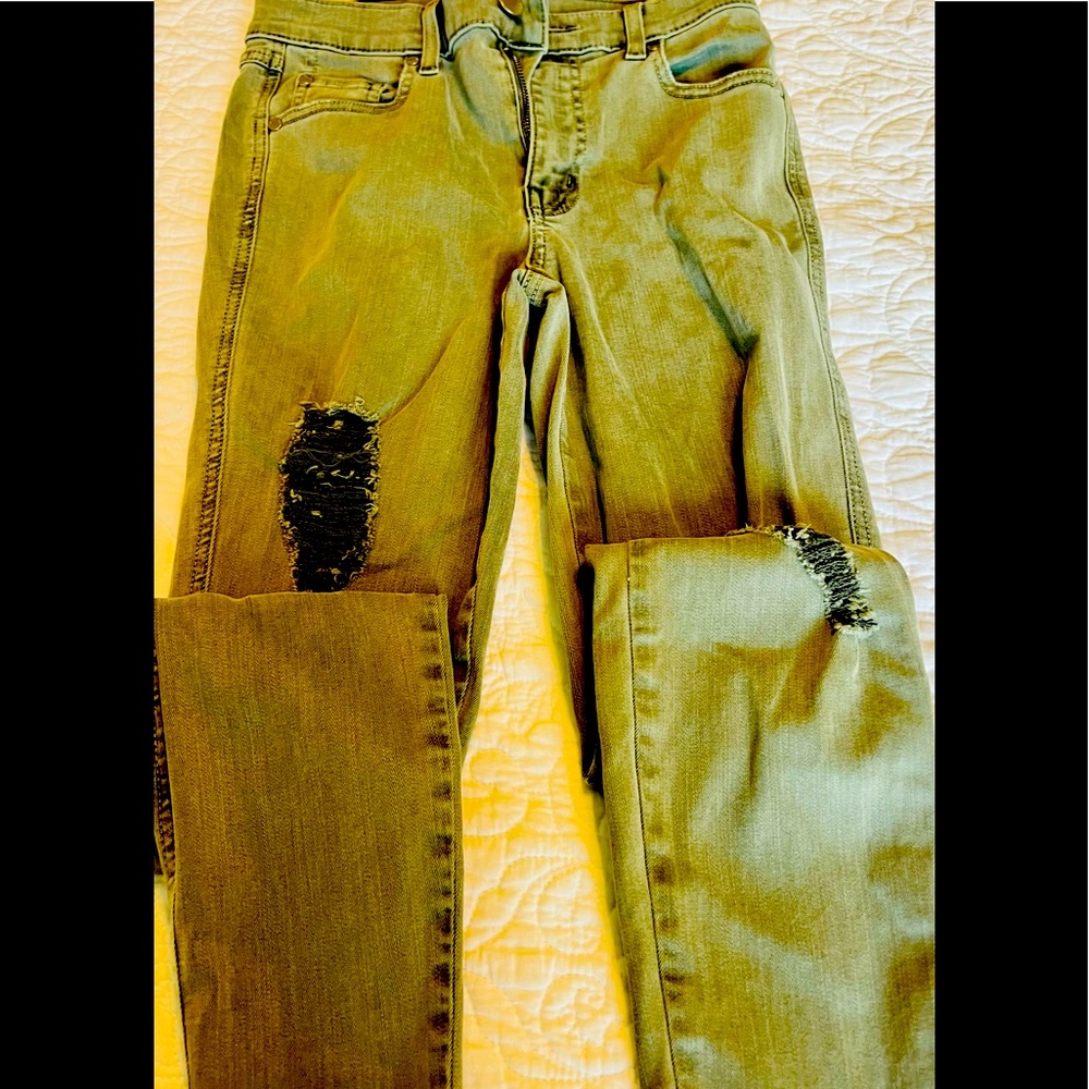 Level 99 army green distressed skinny jeans size 24